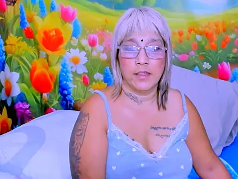 indianroxy élő XXX-chatje