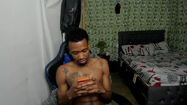 Chat +18 de Kofi_exotic_2 ao vivo