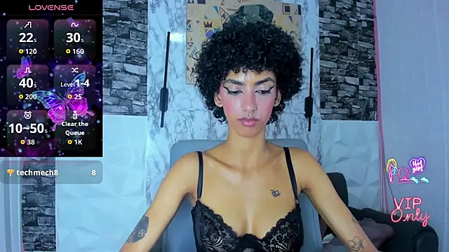 Chat +18 de Queen_Cuarxxo ao vivo