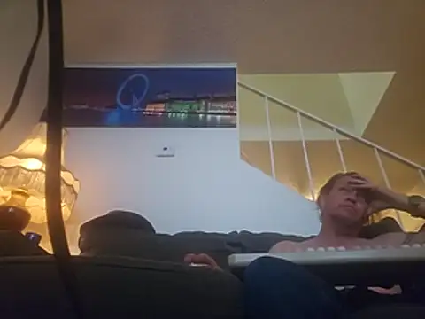 عرض كام yourMasterisBored