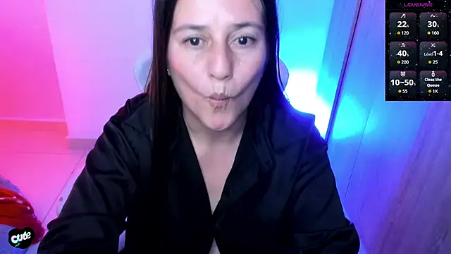 SaskyaaのライブXXXチャット