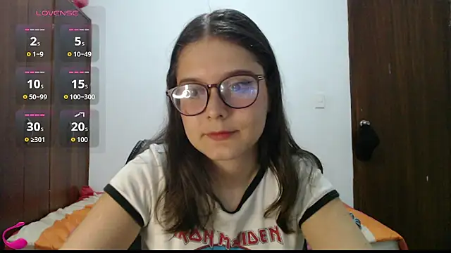 MadieeLorez élő XXX-chatje