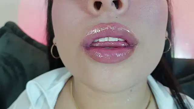 mia_roux1n Live XXX chat