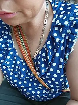 tuyet-nhi Adlı Modelin Canlı XXX Sohbeti