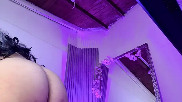 Alice_noir Adlı Modelin Canlı XXX Sohbeti