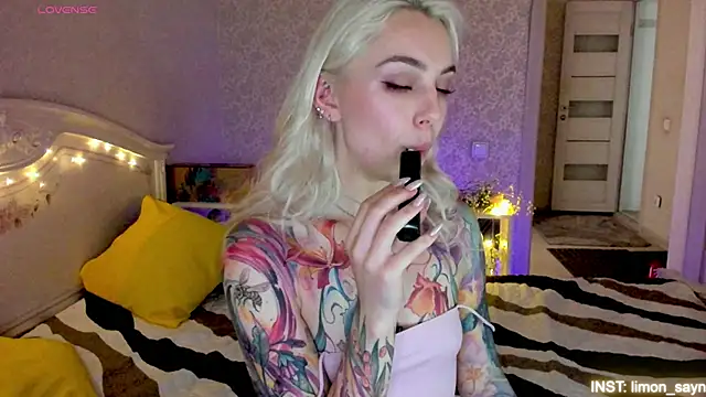 Chat XXX ao vivo de LillyMoure_