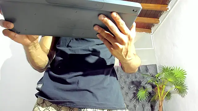 Salomon_koude's Live XXX Chat