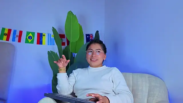 LinnaGardenia's Live XXX Chat