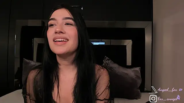 angeel_fox Adlı Modelin Canlı XXX Sohbeti