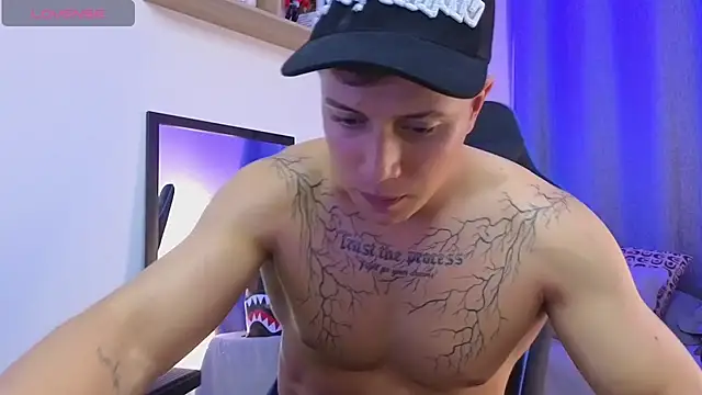ASHTON_HILS – Naživo XXX chat