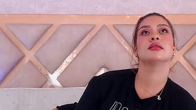 JoannaStanford Adlı Modelin Canlı XXX Sohbeti