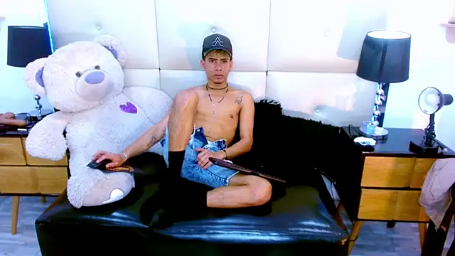 XXX chat uživo modela Skinny_cute_Alyer