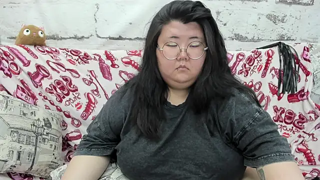 Nadine_asian Adlı Modelin Canlı XXX Sohbeti