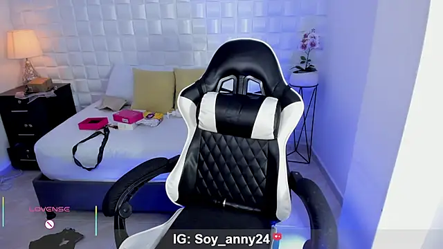 anny_rouse24's Live XXX Chat
