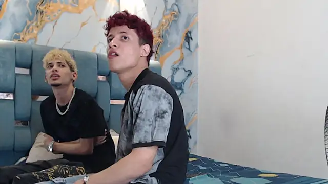 Chat +18 de YOUNG_BOYS_HELL ao vivo