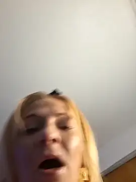 Goldenndoll Chat XXX in diretta