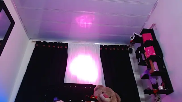 valerii_fox_69's Webcam Show
