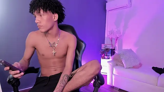 NoahBull19 – Live XXX-chat