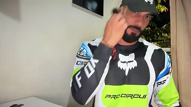 romeolovedark's Live XXX Chat