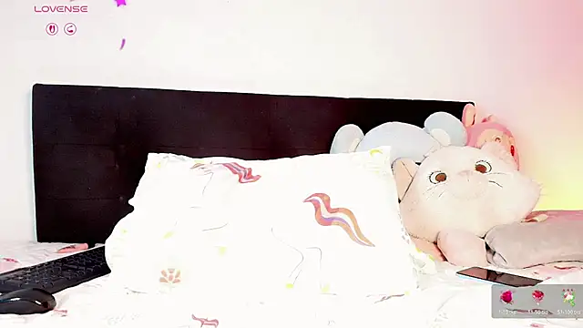 Naughyy_girrl_ live XXX chat