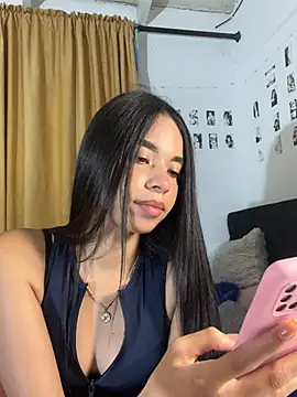 Milleradhara24 Adlı Modelin Canlı XXX Sohbeti