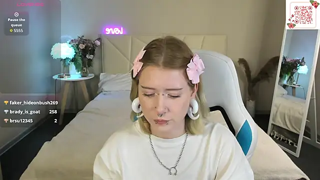 Elira_Vane Adlı Modelin Canlı XXX Sohbeti