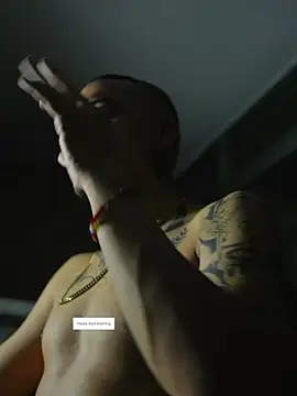 AlphaMasterXxx 现场XXX聊天