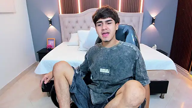 Tommy18__ 라이브 XXX 채팅