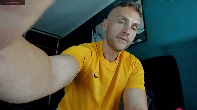 Czat XXX na żywo – ShawnFucker2