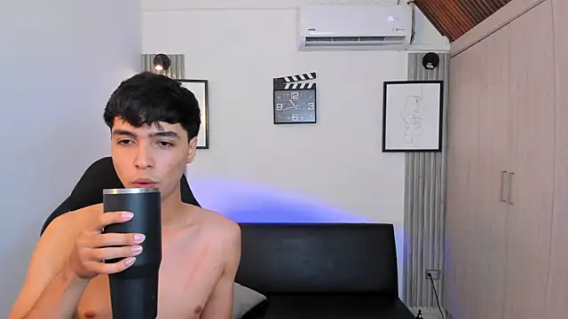 Chat XXX en directo de Hot_GuysW