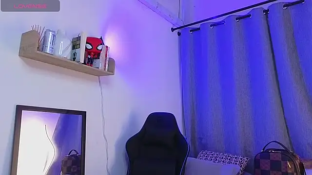 ASHTON_HILS XXX чат на живо