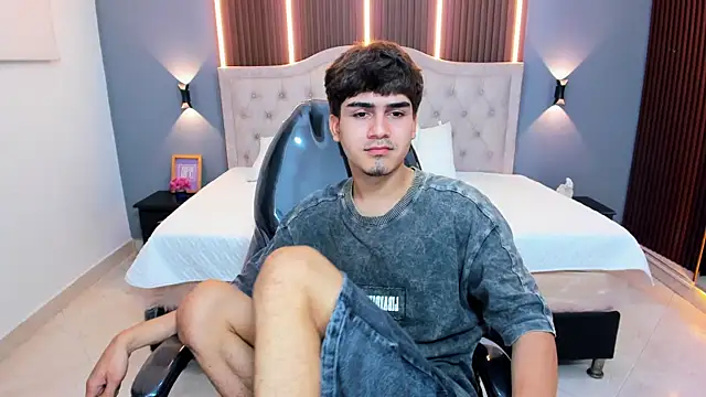 Tommy18__ Live XXX-Chat