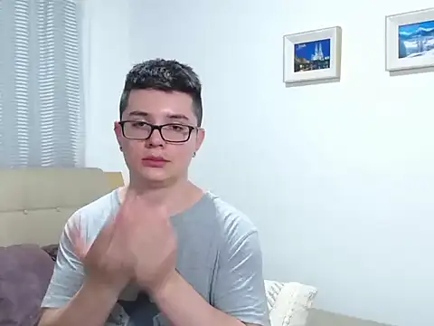 BlackFoXXX69: διαδικτυακό σόου στην κάμερα