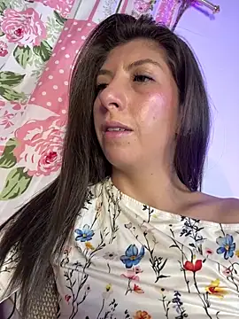 دردشة CamiKlein الجنسية المباشرة