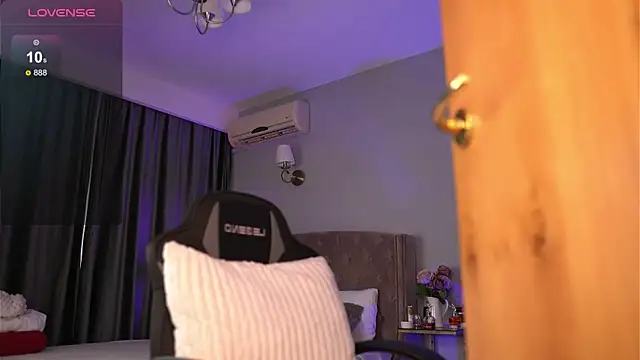 Playful_Issa's Live XXX Chat
