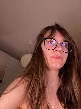 Tenderlyyyyybae élő XXX-chatje