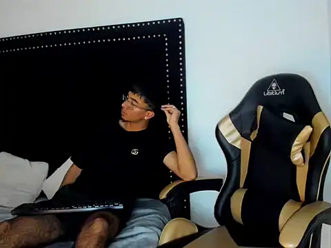 LoganNRose Chat XXX in diretta