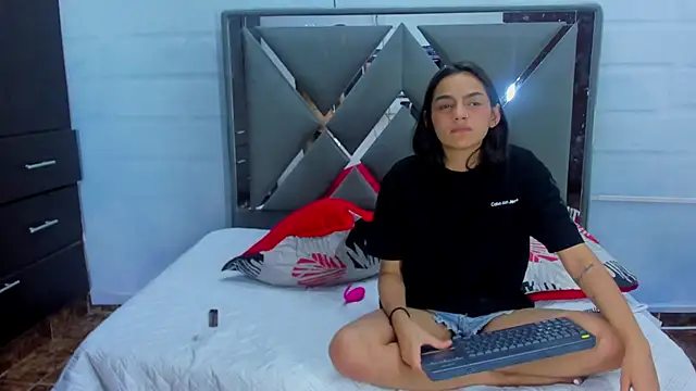 Trioof-Queens Live XXX-chat