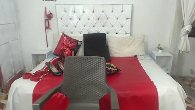 Sweetbigcatt's Live XXX Chat
