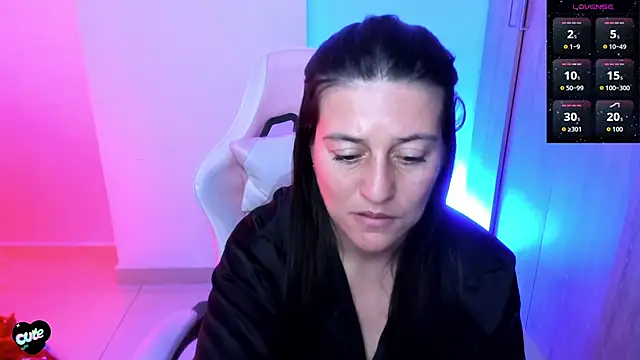 Saskyaa Adlı Modelin Canlı XXX Sohbeti