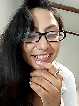 LucyCherry69 XXX чат на живо