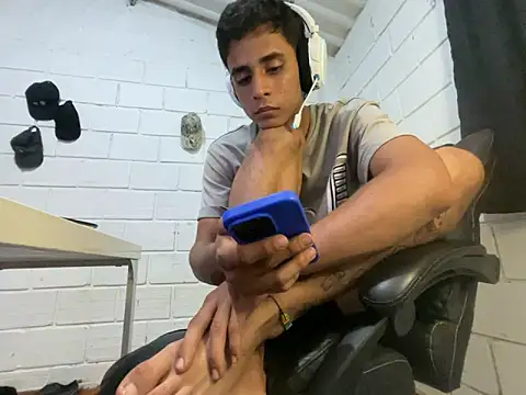 Max_TheHorseDick Adlı Modelin Canlı XXX Sohbeti