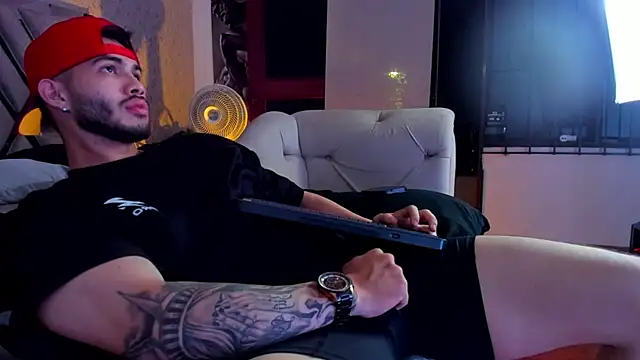 Vincentblack Adlı Modelin Canlı XXX Sohbeti