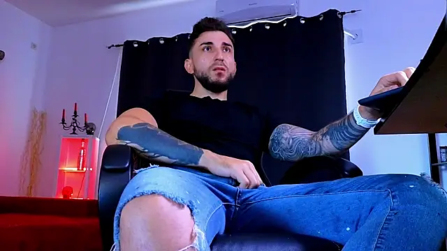 MightyAaron66 Adlı Modelin Canlı XXX Sohbeti