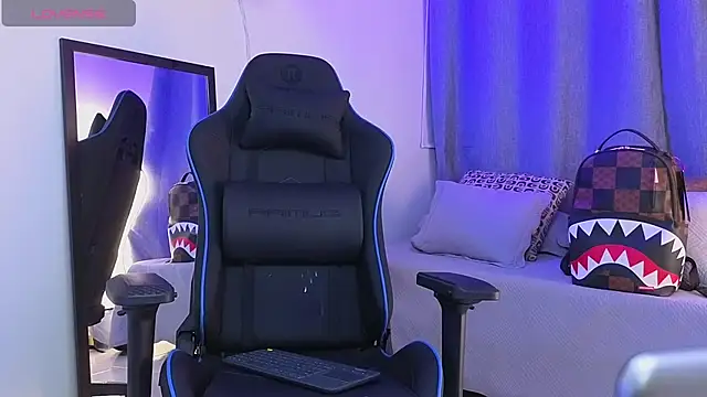 دردشة ASHTON_HILS الجنسية المباشرة