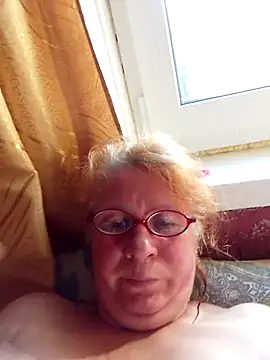 SquirrelFine Chat XXX in diretta