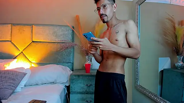 NoaahTylor live XXX chat