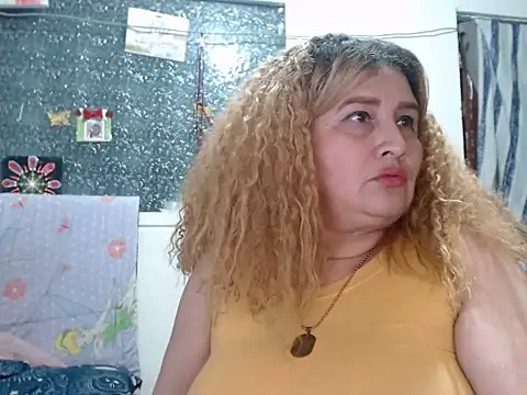 Perla1981-- Live XXX-Chat