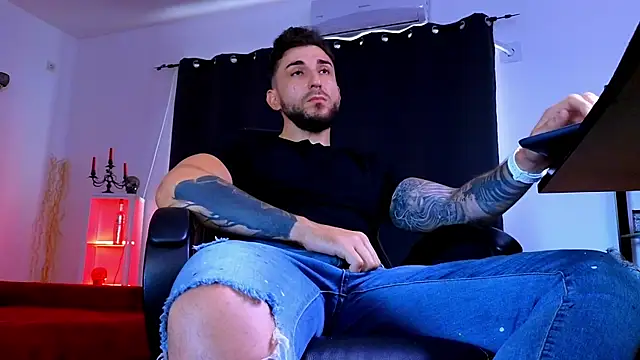 MightyAaron66 live XXX chat