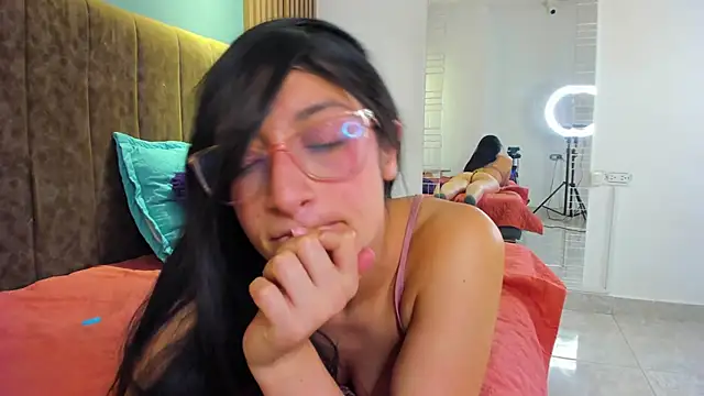 צ'אט XXX בשידור חי של HannaWen_